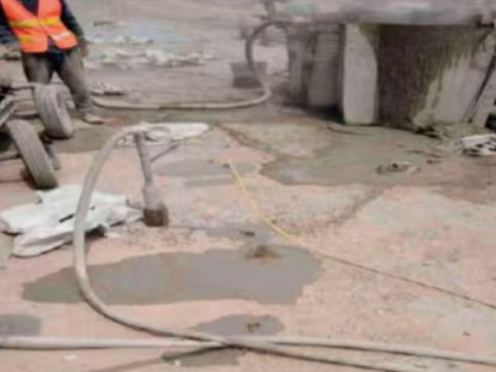 襄垣水泥混凝土路面板底注浆技术 路面脱空注浆整治方案